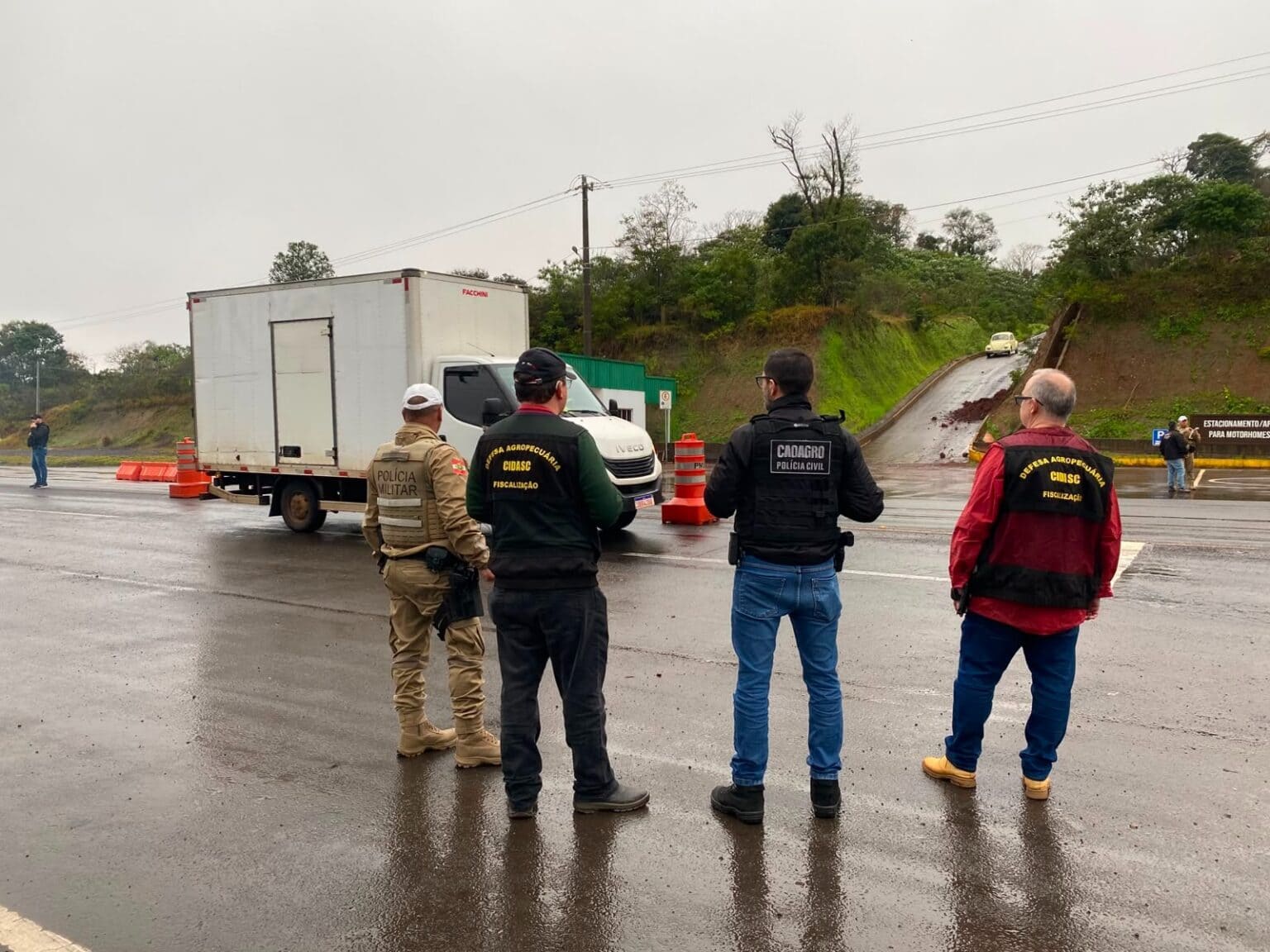 Forças de segurança reforçam fiscalização sanitária na divisa entre Santa Catarina e Rio Grande do Sul