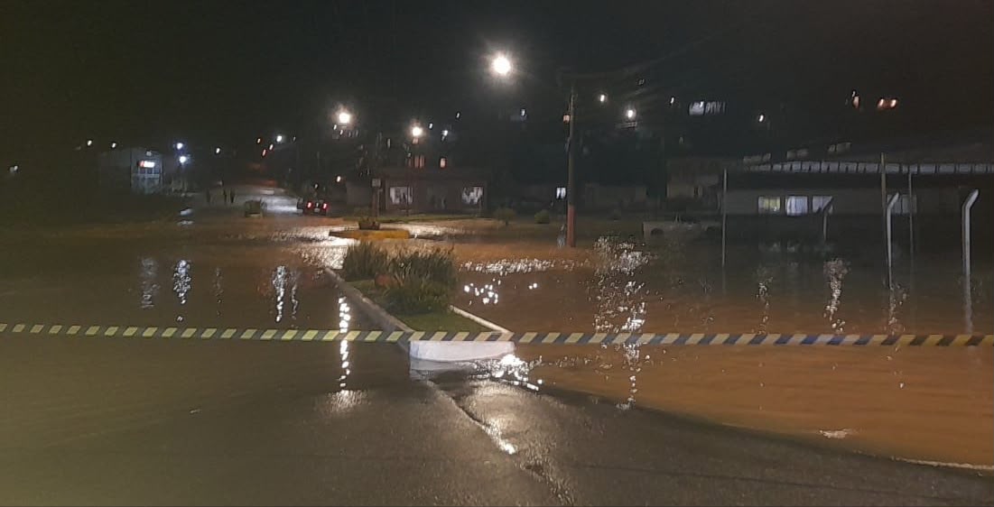 Seis municípios decretam emergência após temporais em Santa Catarina; Defesa Civil inicia entrega de assistência
